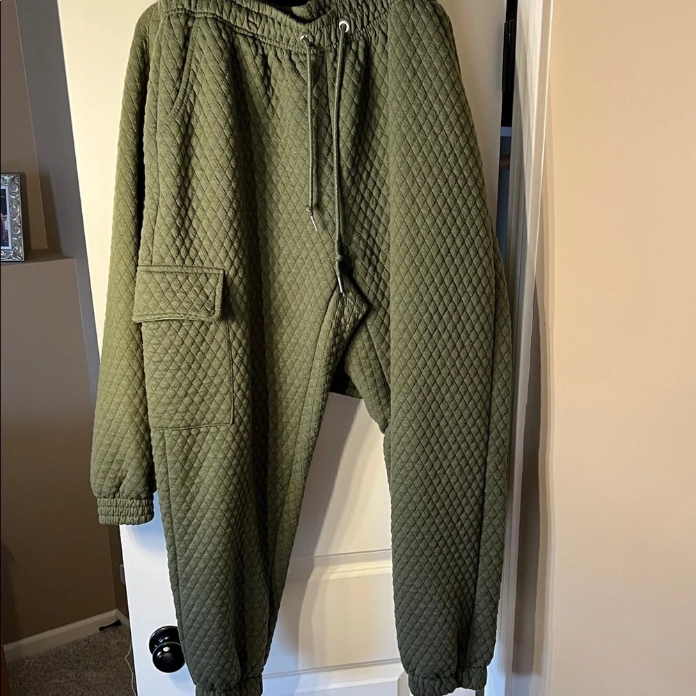 Olive Quilted Women's Hoodie and Jogger Set - Picture 4 of 5